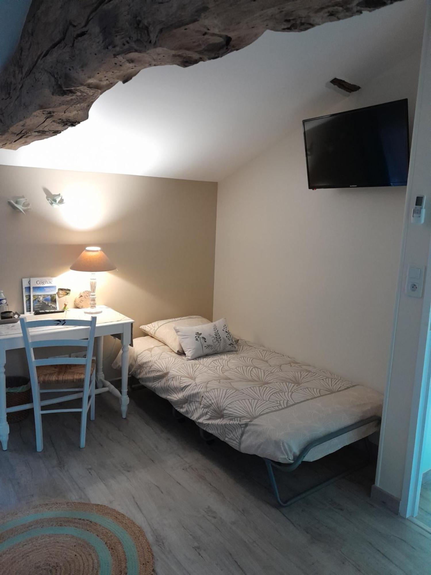 La Douce Charentaise Bed and Breakfast Mérignac Εξωτερικό φωτογραφία